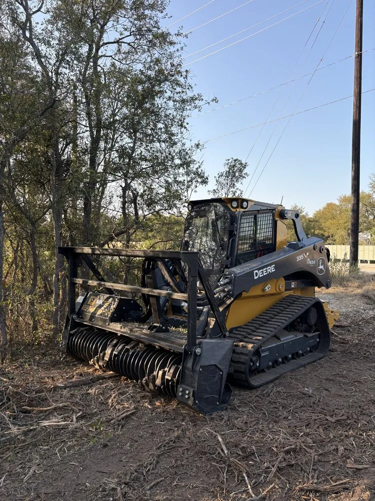 Professional garden landscaping experts serving Cedar Creek, TX - GT Landscaping