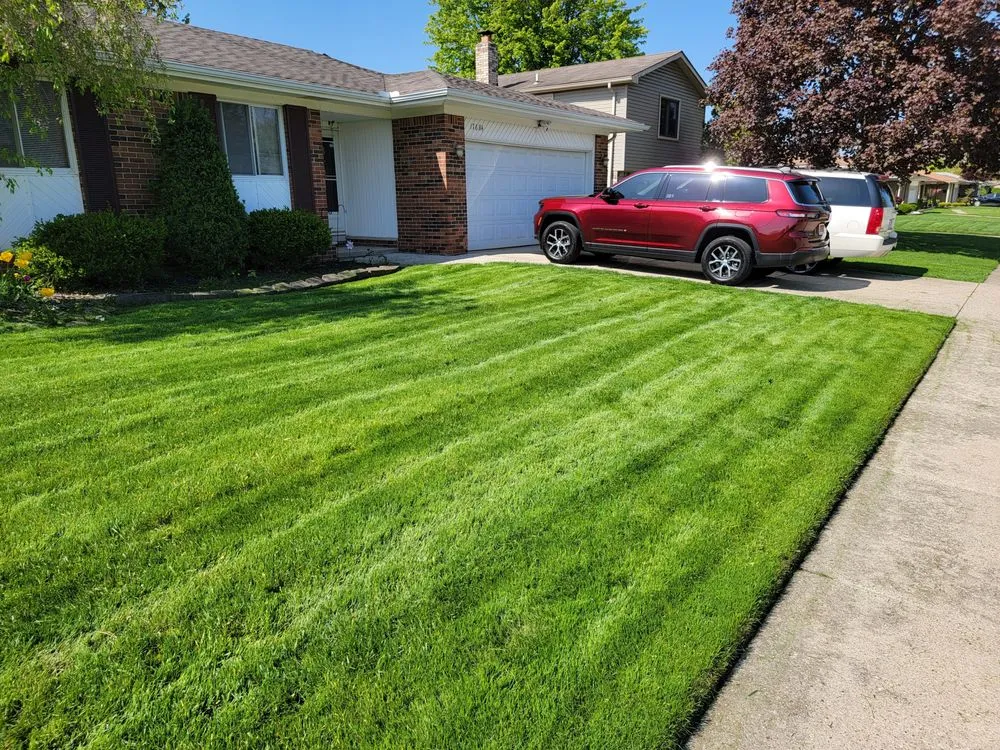 Custom lawn mowing service in Roseville, MI by G&T Lawn Care