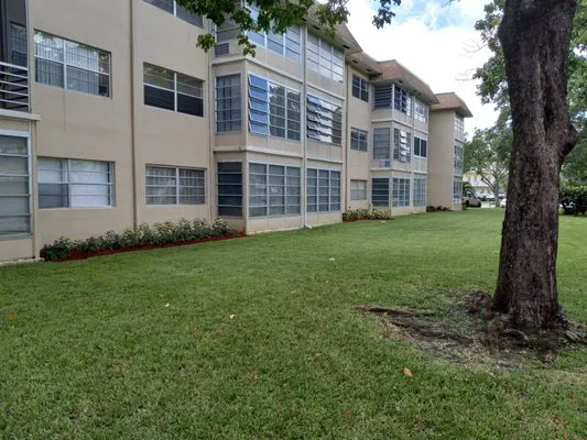 G.T. Lawn Maintenance Logo