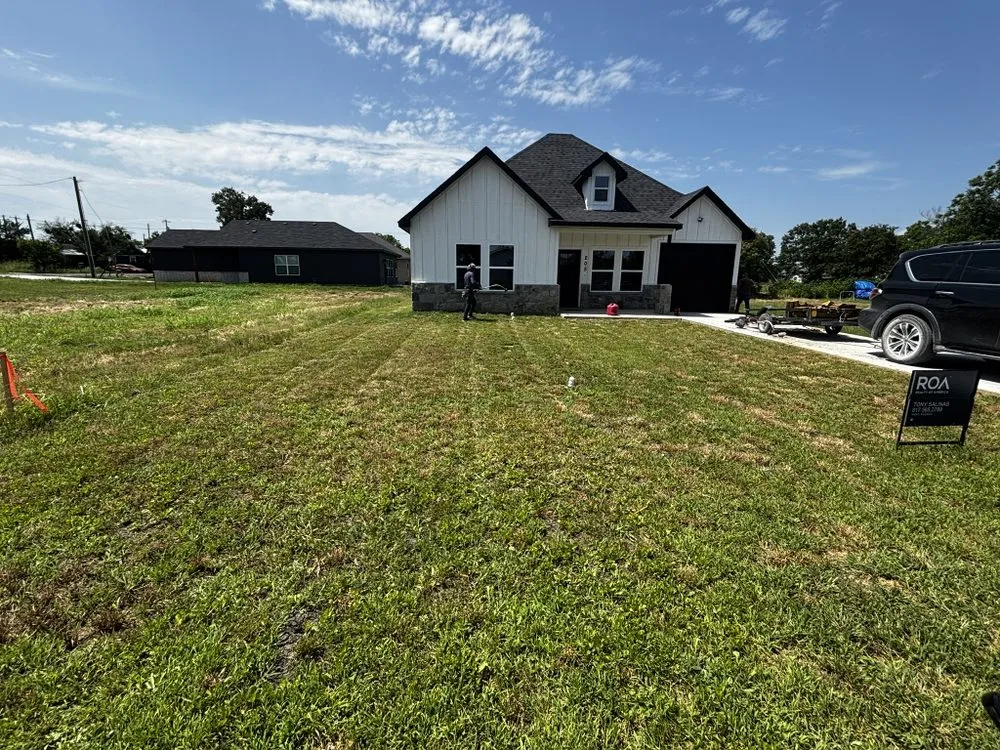 Professional yard maintenance for year-round maintenance in Itasca, TX by GTC Lawncare And Cleanup