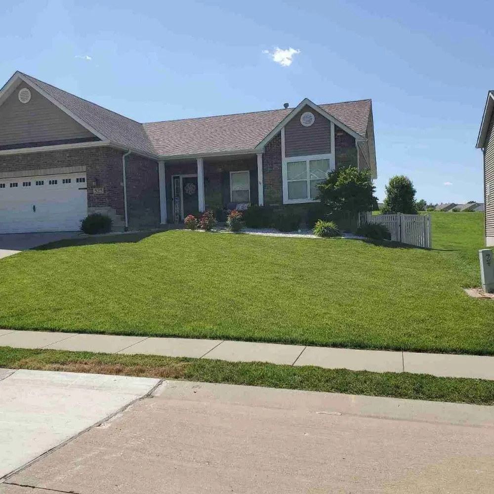 Professional garden landscaping with custom design in Festus, MO by Gtpi Lawncare