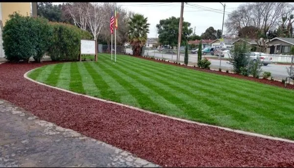 Guapochon Gardening Logo