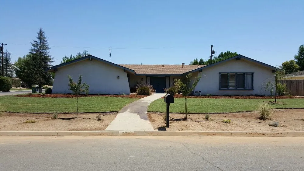 Local yard maintenance in Fresno, CA by Guarantee Landscape