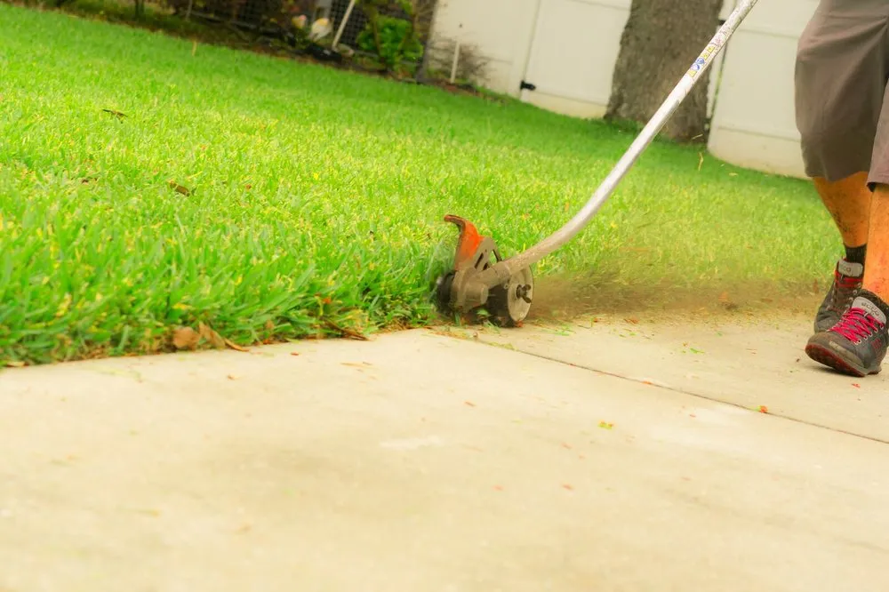 Expert lawn mowing service near you across Orlando, FL - Guardian Lawn & Landscape