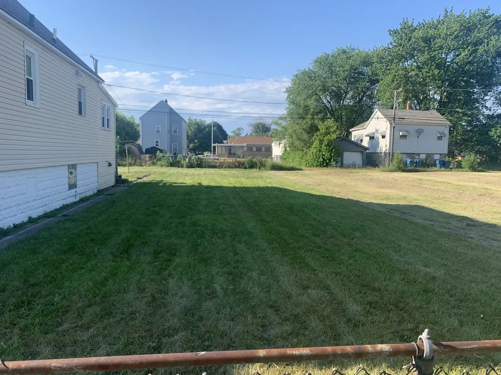 Custom lawn mowing service in Lansing, IL - Guardian Of The Grass