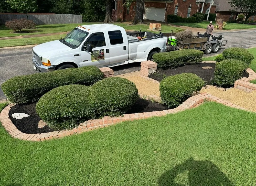 Professional lawn mowing service in Memphis, TN - Guarneros Landscape
