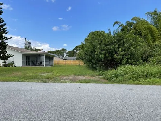 Guess Greens Outdoor Services Logo