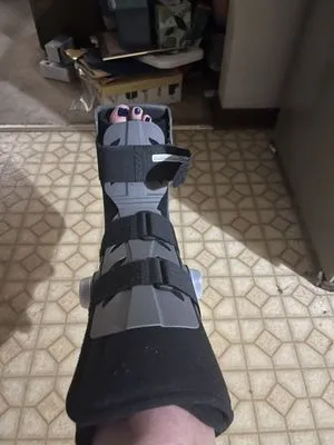 Guiliani Construction and Landscaping Logo