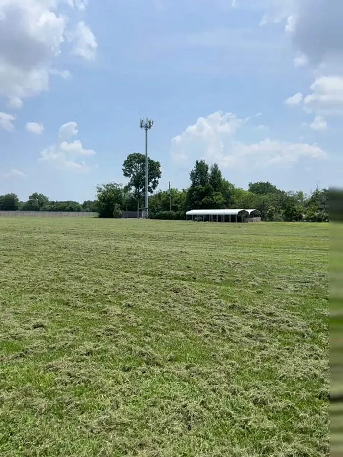 Top-rated yard maintenance experts serving Rosharon, TX - Gulf Coast Commercial Services