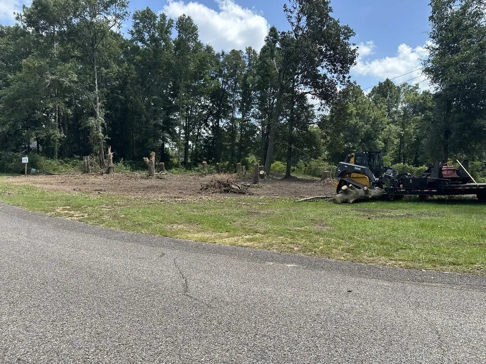 Affordable lawn mowing service near you in Mobile, AL by Gulf Coast Landworks