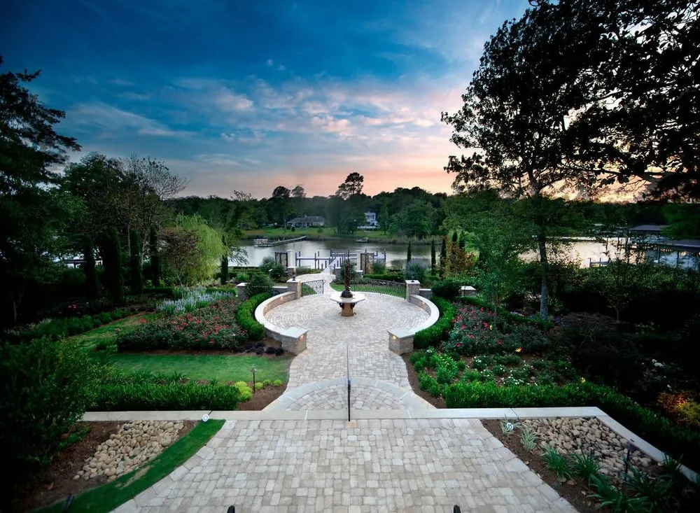 Custom outdoor landscaping in Pensacola, FL by Gulfside Landscaping
