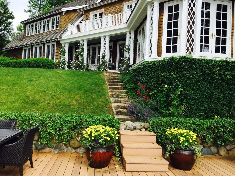 Professional garden landscaping experts serving Noblesville, IN - Gunn Landscaping