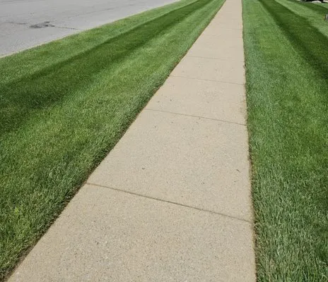 Gunnar's Mowing Logo