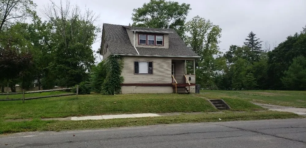 Custom lawn care service for homes across Youngstown, OH - Gunner's Lawn & Land