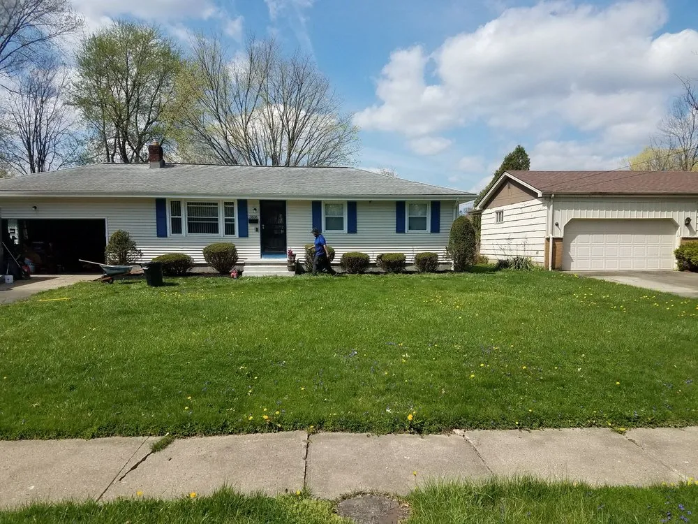 Top-rated lawn care service experts serving Youngstown, OH - Gunner's Lawn & Land