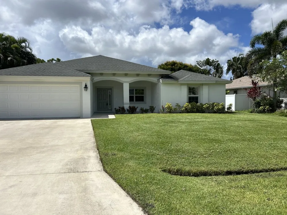 Local yard maintenance for beautiful yards in Fort Pierce, FL by Gustavo Pineda Lawn Care