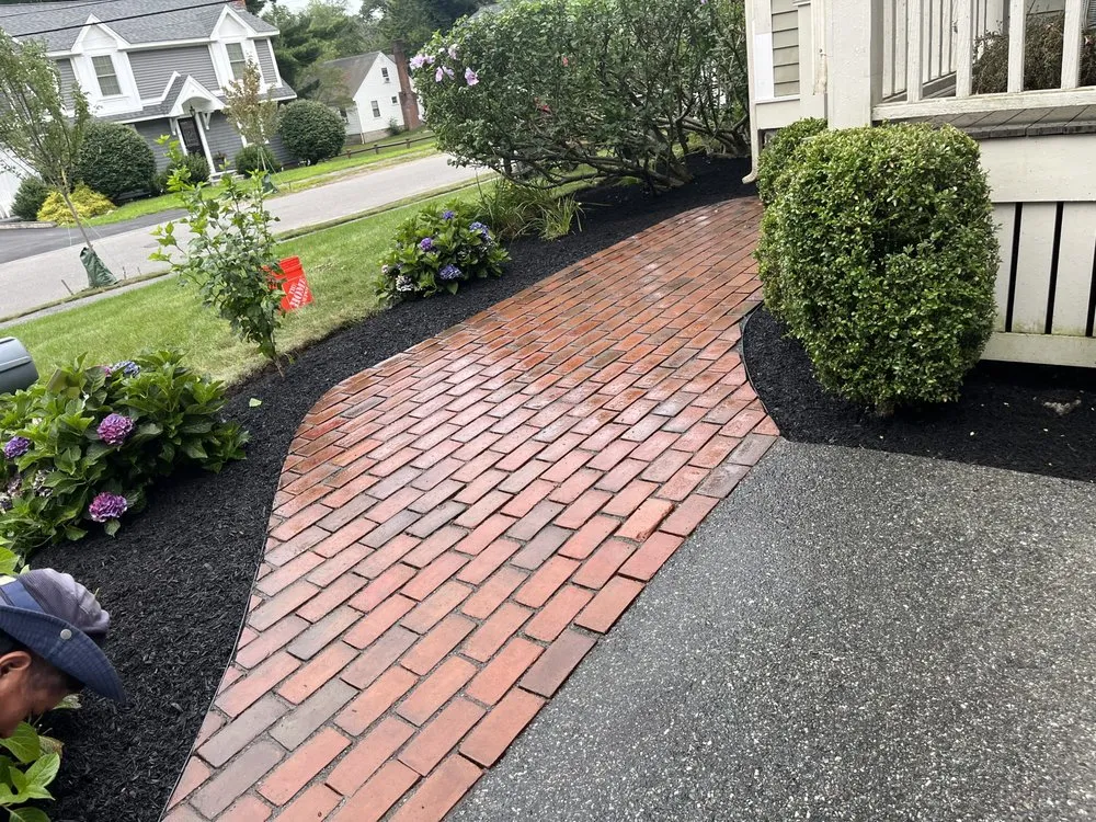 Top-rated yard cleanup service for homes in Lynn, MA by Gustavo's Landscaping