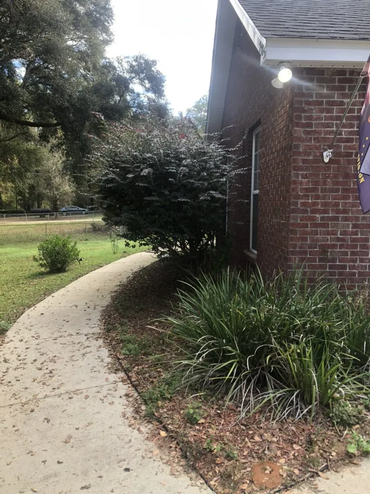 Custom residential landscaping for beautiful yards in Tallahassee, FL by Gustavos Lawn Service