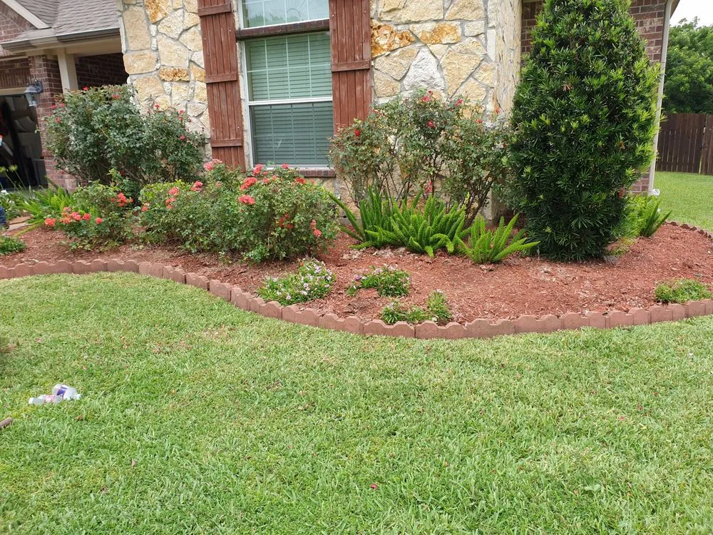 Trusted garden landscaping in La Marque, TX by Gutierrez Lawn Service