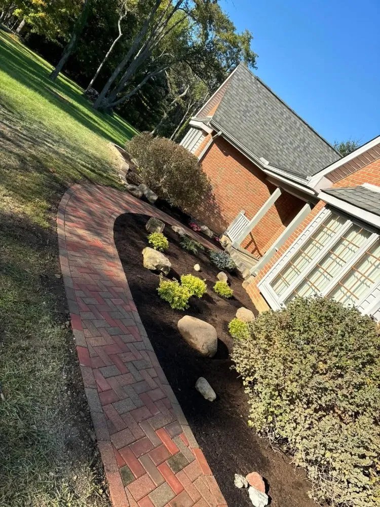 Affordable residential landscaping in Eatonton, GA by Guzman Service Los Brothers Lanscaping