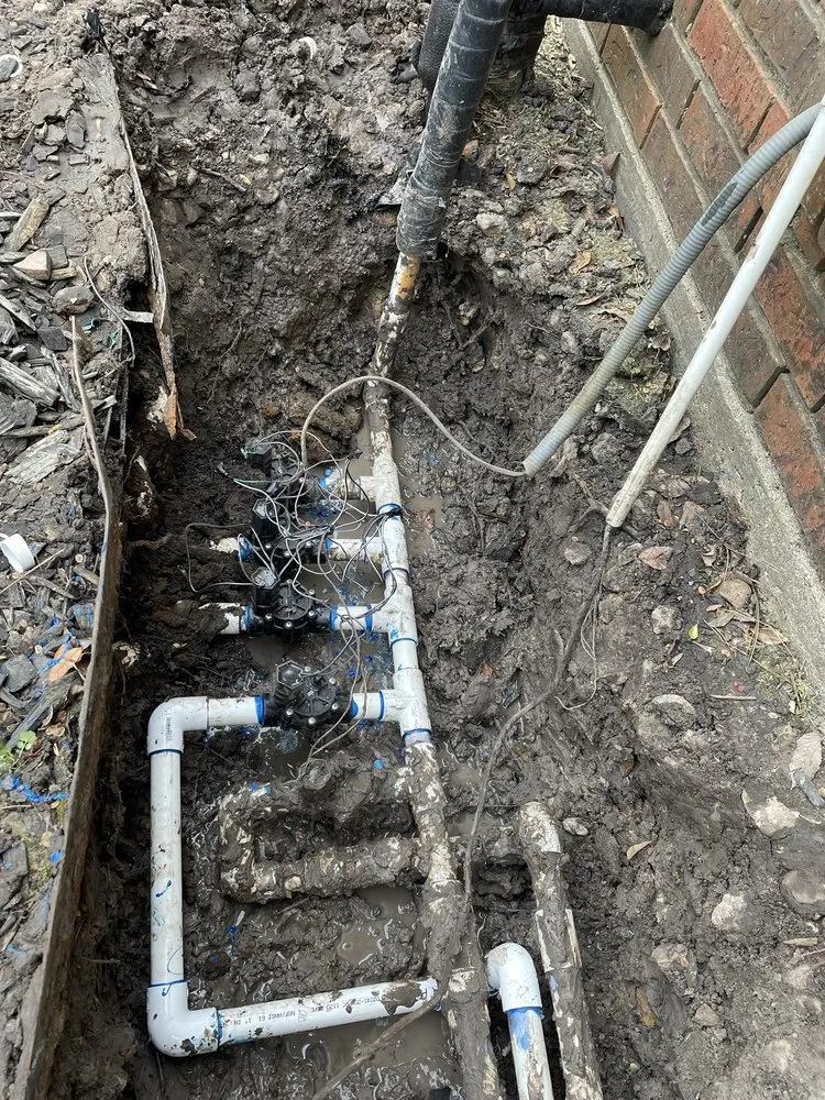 Expert yard maintenance for homes across Houston, TX - Guzman's Landscaping & Lawn Services