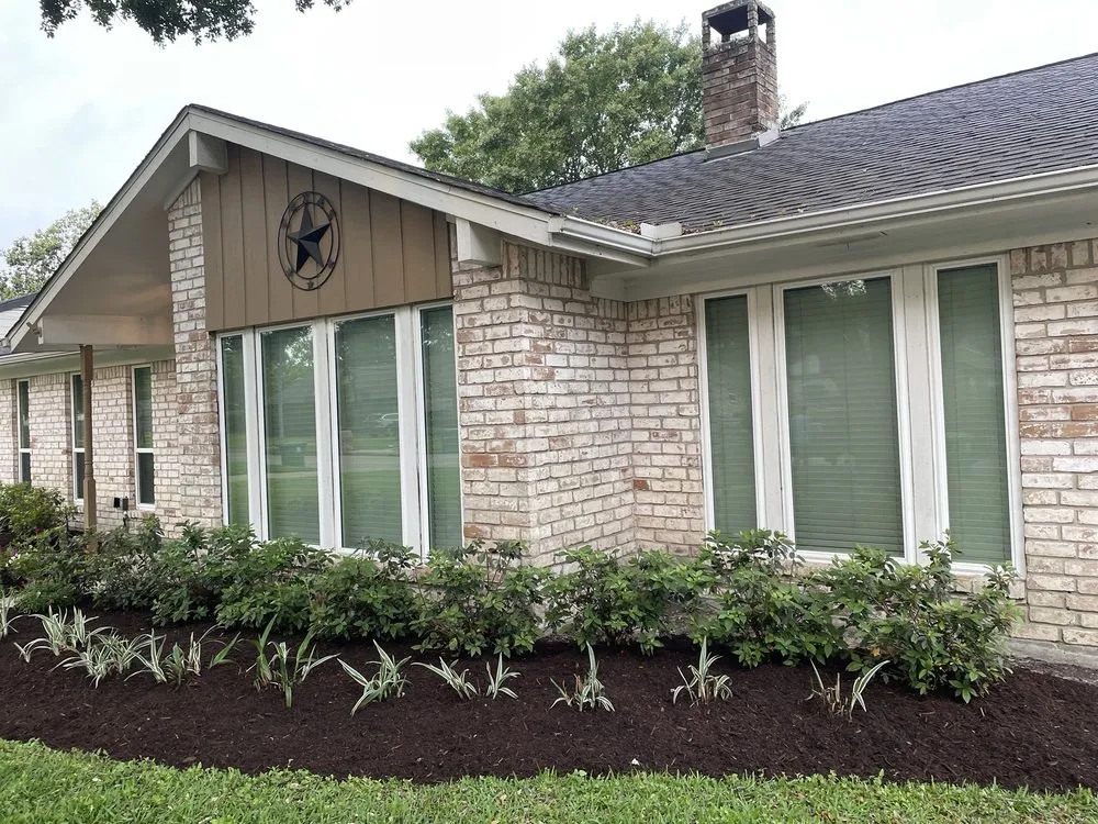 Professional garden landscaping in Houston, TX - Guzman's Landscaping & Lawn Services