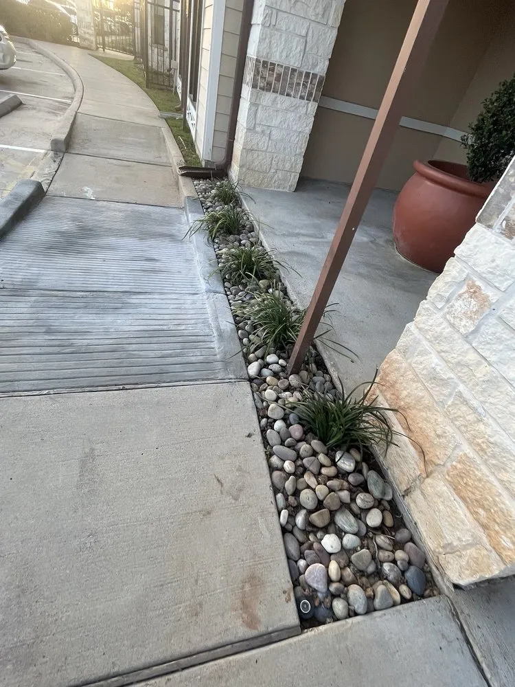 Custom landscape installation in Houston, TX by Guzman's Landscaping & Lawn Services