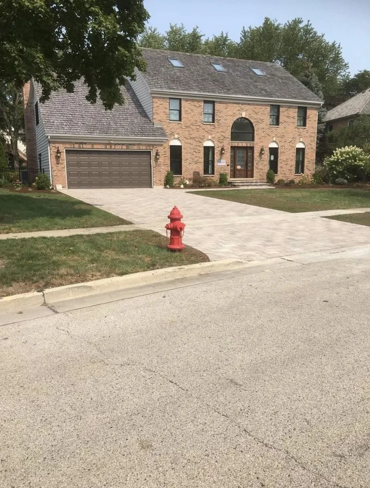 Professional lawn care service near you in Libertyille, IL by GV Landscaping
