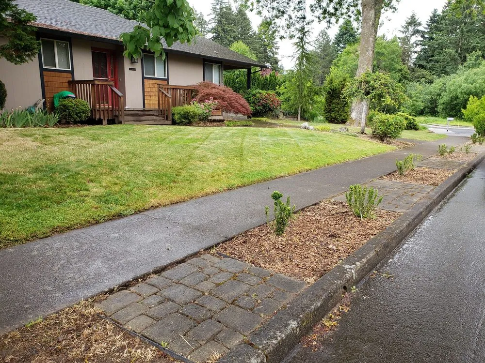 Professional outdoor landscaping in Woodburn, OR - G&V Lawn Care