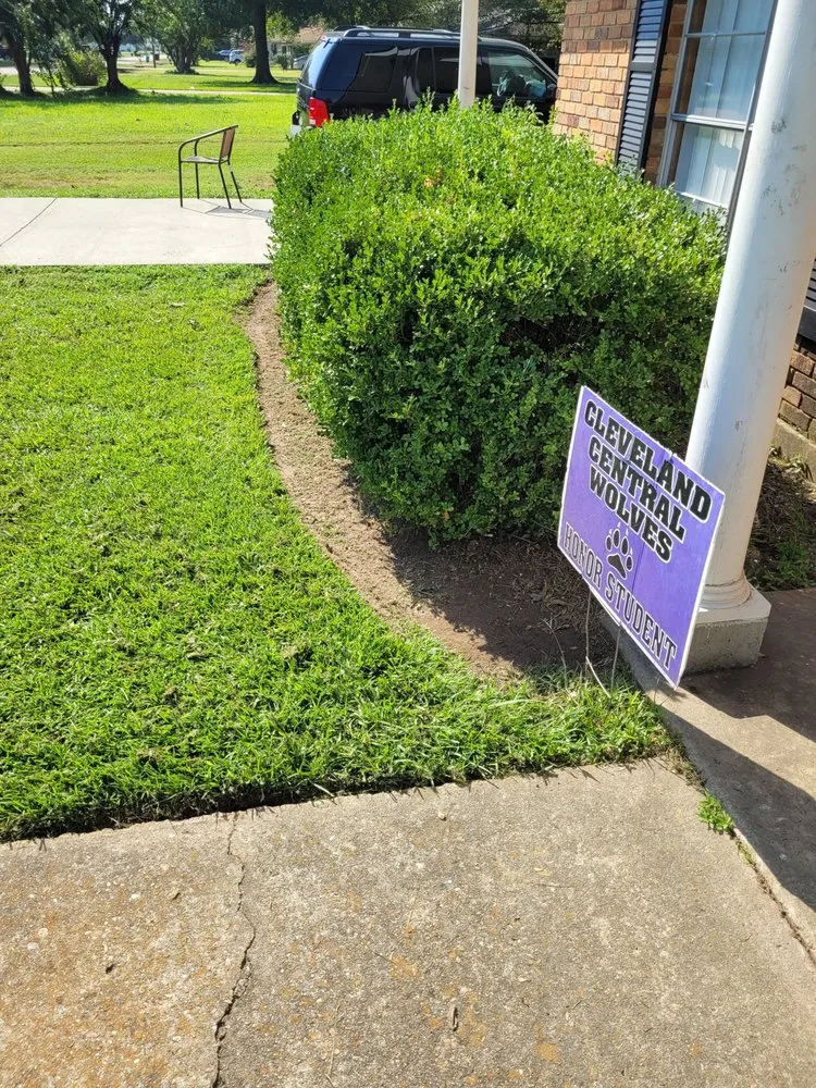 Affordable yard maintenance experts serving Cleveland, MS - GW Lawn Care Services