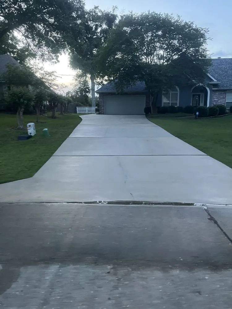 Expert yard maintenance for year-round maintenance in Hammond, LA by GWB Pressure Washing