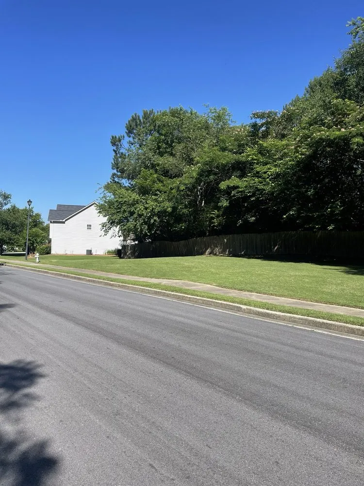 Affordable yard maintenance in Dacula, GA by Gwinnett Lawns