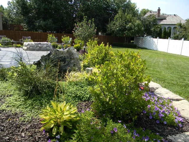 Expert lawn care service in Bucyrus, MO - H & R Lawn & Landscape