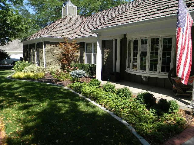 Expert lawn mowing service experts serving Bucyrus, MO - H & R Lawn & Landscape