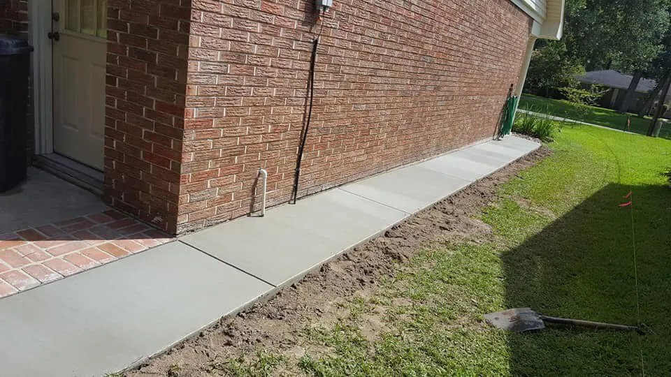 Custom outdoor landscaping experts serving Kountze, TX - H & V Construction