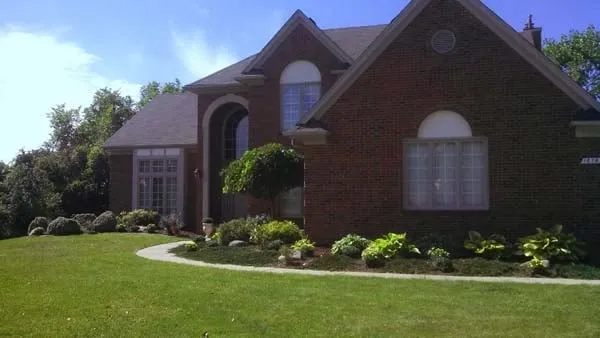 Professional garden landscaping in Detroit, MI by H-D Landscaping