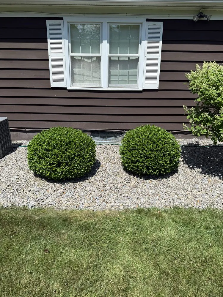 Top-rated yard cleanup service for homes across Manlius, NY - H H Lawns