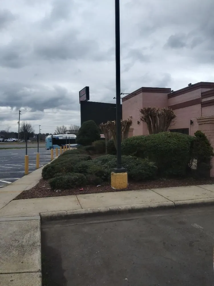 Expert yard maintenance near you across Charlotte, NC - H M Landscaping