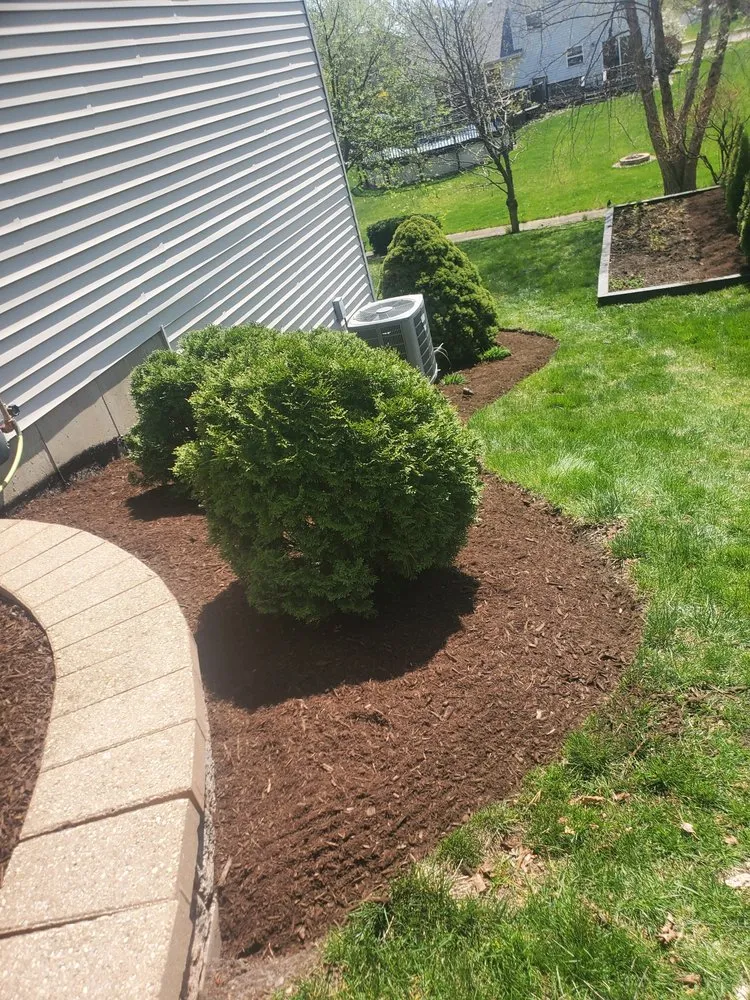 Top-rated lawn mowing service in Crest Hill, IL - H M landscaping