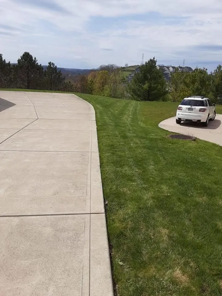 Top-rated garden landscaping in Pittsburgh, PA by Habraham Lawn Care