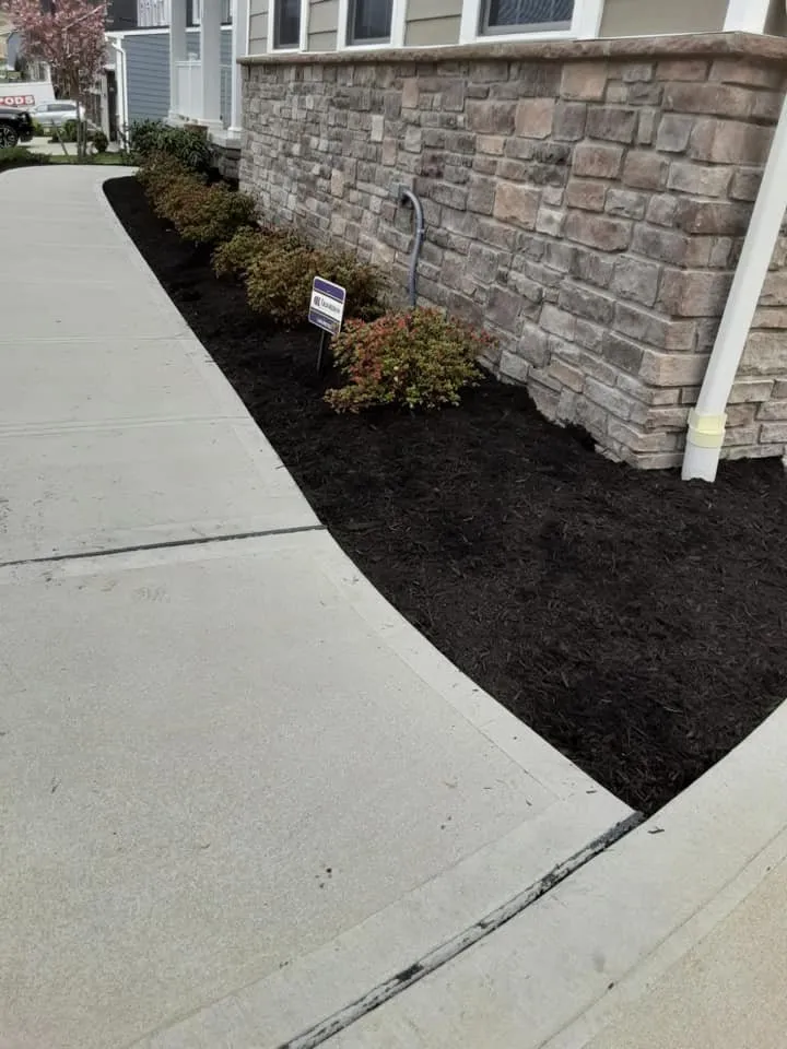 Expert garden landscaping in Pittsburgh, PA by Habraham Lawn Care