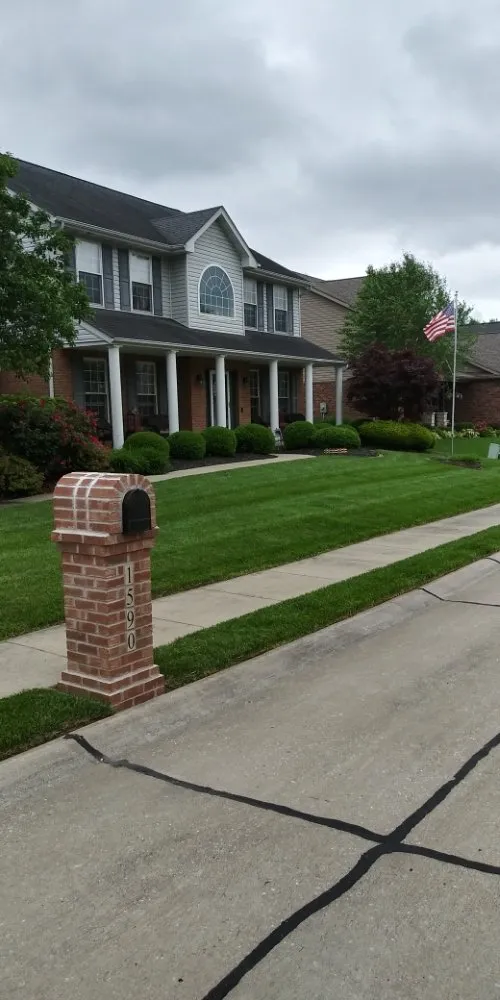 Top-rated garden landscaping in Swansea, IL by Hale outdoor Professional Lawn Care