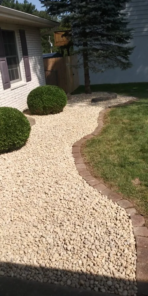 Affordable lawn mowing service experts serving Swansea, IL - Hale outdoor Professional Lawn Care