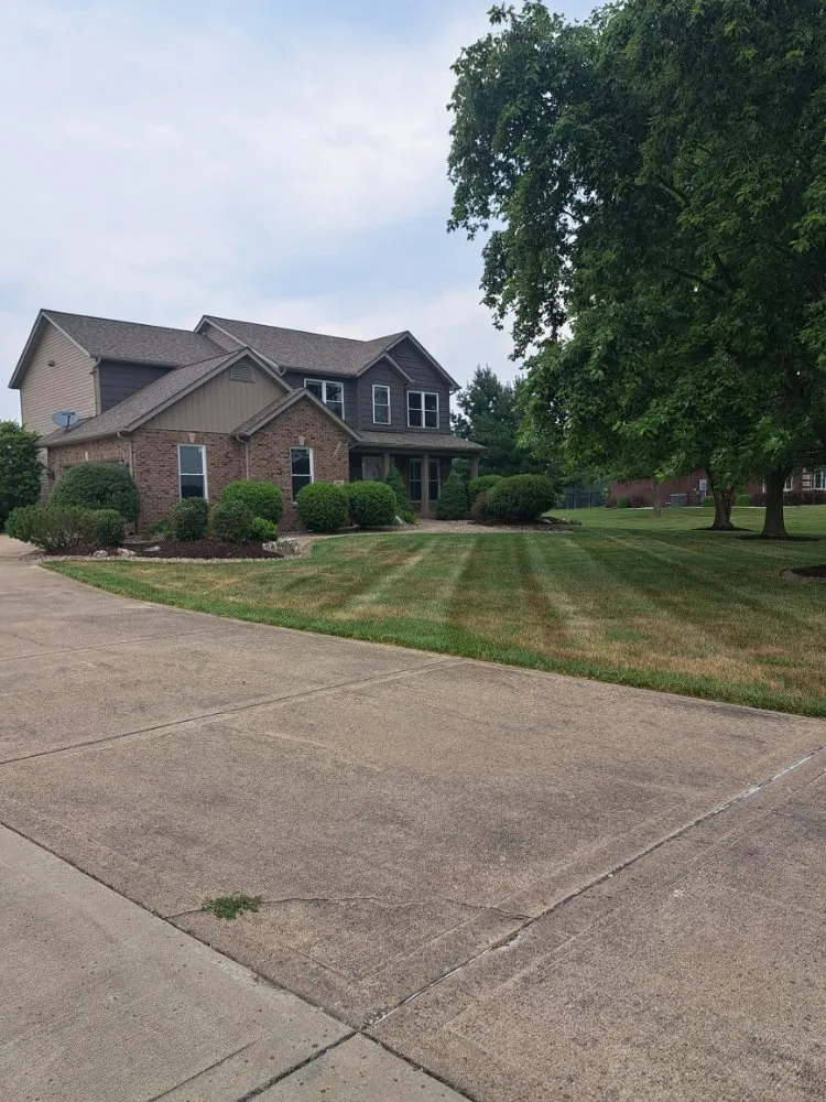 Affordable yard maintenance in Swansea, IL by Hale outdoor Professional Lawn Care