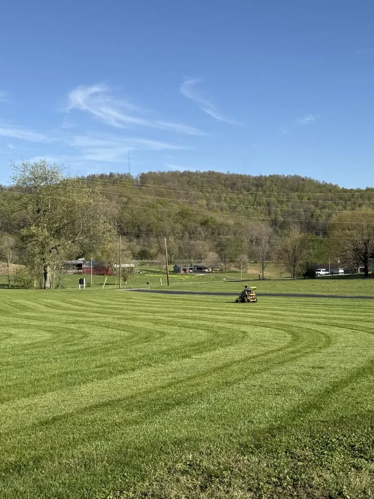 Affordable yard cleanup service with custom design in London, KY by Hale's Hydroseeding