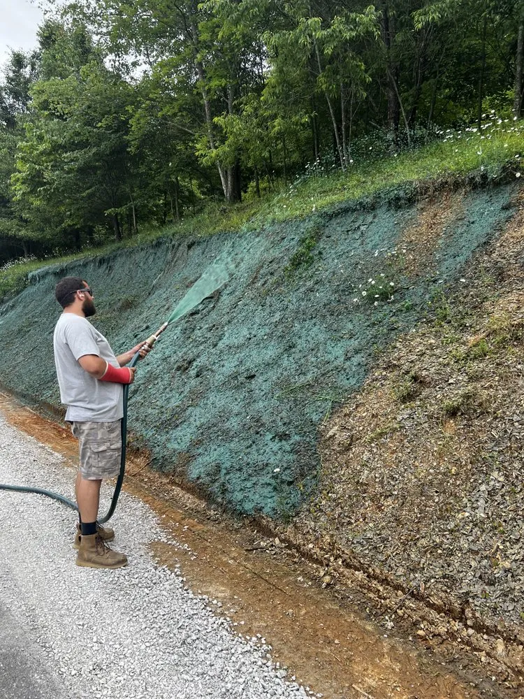 Custom lawn care service experts serving London, KY - Hale's Hydroseeding