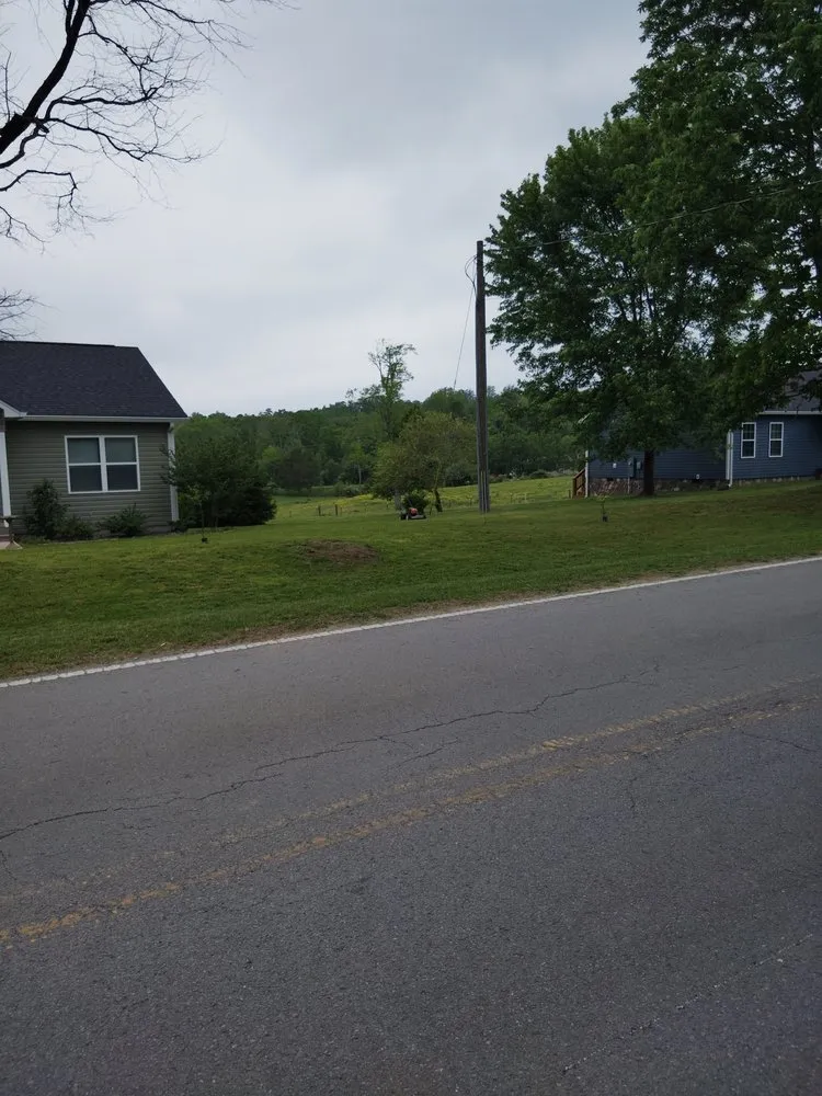 Top-rated yard maintenance in Trenton, GA - Hall & Son