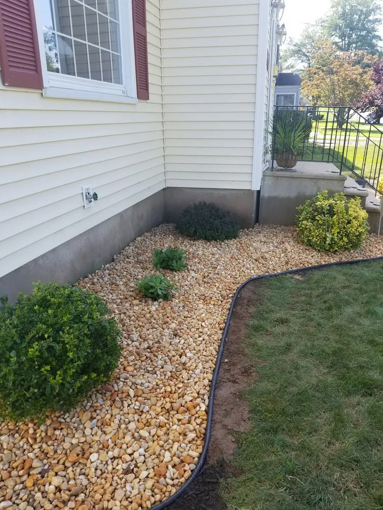 Affordable yard cleanup service for beautiful yards across West Hartford, CT - Hall's Landscaping