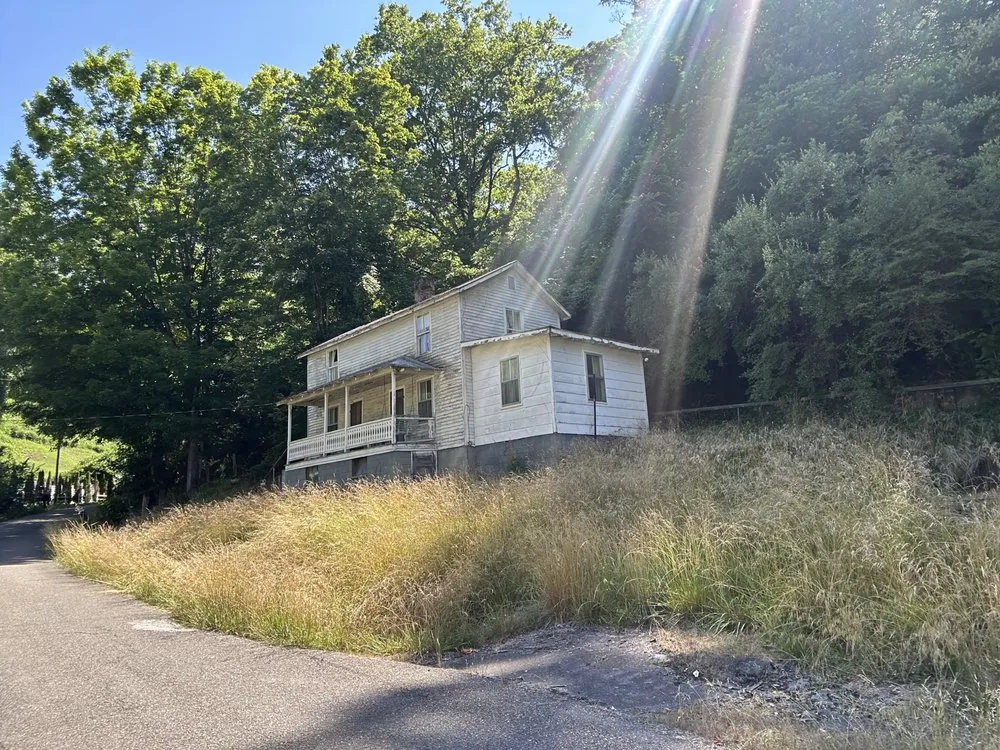 Custom lawn care service near you across Gate City, VA - Halls Lawn and Tree