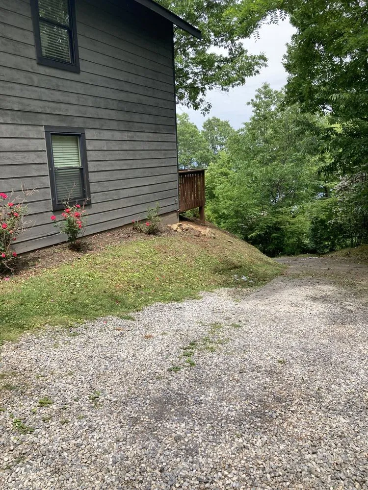 Custom lawn care service in Newport, TN by Hall’s lawncare